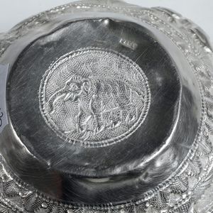 Gruppo di tre boules in argento fuso e sbalzato. Argenteria del XX secolo (apparentemente privi di punzonatura)  - Asta Argenti | Cambi TIME - Associazione Nazionale - Case d'Asta italiane