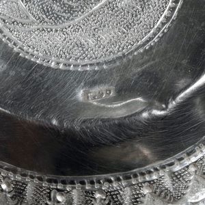 Gruppo di tre boules in argento fuso e sbalzato. Argenteria del XX secolo (apparentemente privi di punzonatura)  - Asta Argenti | Cambi TIME - Associazione Nazionale - Case d'Asta italiane