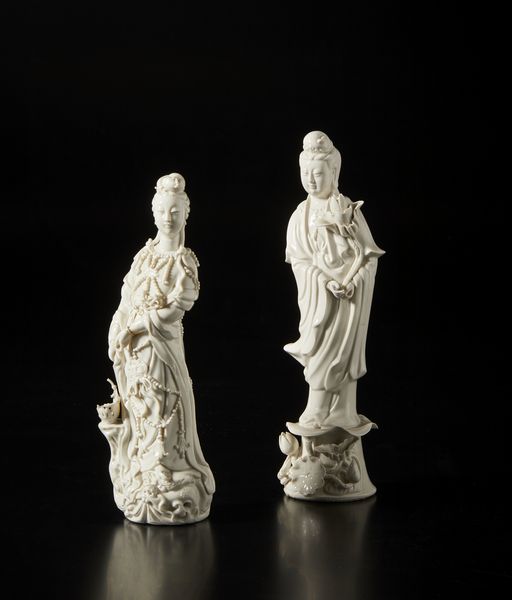 Arte Cinese : Vaso meiping  in porcellana HenanCina, XX secolo  - Asta Asta 392 | ARTE ORIENTALE E ISLAMICA - ARTE AFRICANA, OCEANICA E DELLE AMERICHE - EAST AND SOUTH: ASIAN, ISLAMIC, INDIAN AND ETHNOGRAPIC ART Online - Associazione Nazionale - Case d'Asta italiane