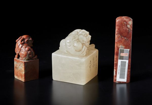 Arte Islamica : Piatto con decorazione a stampo Iran, XII - XIII secolo  - Asta Asta 392 | ARTE ORIENTALE E ISLAMICA - ARTE AFRICANA, OCEANICA E DELLE AMERICHE - EAST AND SOUTH: ASIAN, ISLAMIC, INDIAN AND ETHNOGRAPIC ART Online - Associazione Nazionale - Case d'Asta italiane