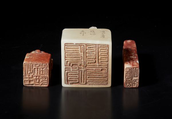 Arte Islamica : Piatto con decorazione a stampo Iran, XII - XIII secolo  - Asta Asta 392 | ARTE ORIENTALE E ISLAMICA - ARTE AFRICANA, OCEANICA E DELLE AMERICHE - EAST AND SOUTH: ASIAN, ISLAMIC, INDIAN AND ETHNOGRAPIC ART Online - Associazione Nazionale - Case d'Asta italiane