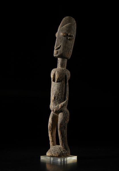 Arte Islamica : Grande caraffa in rame inciso Kashmir, XIX secolo  - Asta Asta 392 | ARTE ORIENTALE E ISLAMICA - ARTE AFRICANA, OCEANICA E DELLE AMERICHE - EAST AND SOUTH: ASIAN, ISLAMIC, INDIAN AND ETHNOGRAPIC ART Online - Associazione Nazionale - Case d'Asta italiane