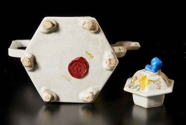 Arte Cinese : Figura di Guanyin in porcellana blanc de ChineCina, dinastia Qing, XIX secolo  - Asta Asta 392 | ARTE ORIENTALE E ISLAMICA - ARTE AFRICANA, OCEANICA E DELLE AMERICHE - EAST AND SOUTH: ASIAN, ISLAMIC, INDIAN AND ETHNOGRAPIC ART Online - Associazione Nazionale - Case d'Asta italiane