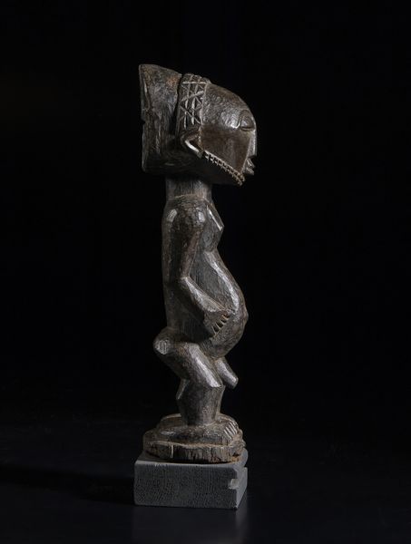 Arte Indiana : Stele in pietra scura raffigurante Vishnu India Nord-Orientale, Bihar, periodo Pala, XI secolo  - Asta Asta 392 | ARTE ORIENTALE E ISLAMICA - ARTE AFRICANA, OCEANICA E DELLE AMERICHE - EAST AND SOUTH: ASIAN, ISLAMIC, INDIAN AND ETHNOGRAPIC ART Online - Associazione Nazionale - Case d'Asta italiane