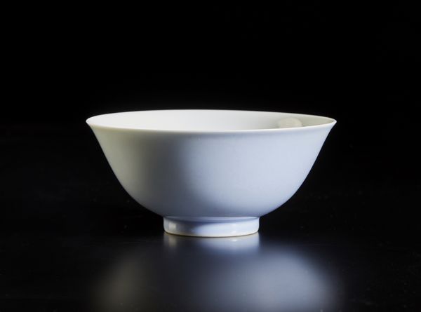 Arte Cinese : Coppia di candelieri in bronzo e porcellana cina, Qing, XIX secolo  - Asta Asta 392 | ARTE ORIENTALE E ISLAMICA - ARTE AFRICANA, OCEANICA E DELLE AMERICHE - EAST AND SOUTH: ASIAN, ISLAMIC, INDIAN AND ETHNOGRAPIC ART Online - Associazione Nazionale - Case d'Asta italiane