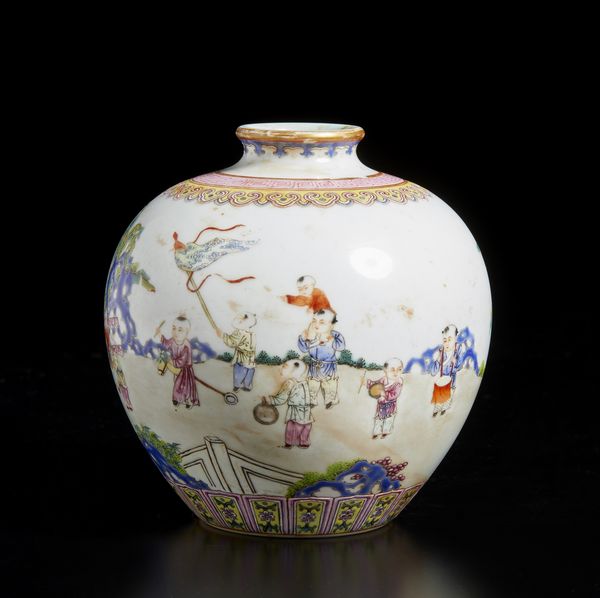 Arte Cinese : Tazza Qingbai con pesci Cina, Song, X secolo  - Asta Asta 392 | ARTE ORIENTALE E ISLAMICA - ARTE AFRICANA, OCEANICA E DELLE AMERICHE - EAST AND SOUTH: ASIAN, ISLAMIC, INDIAN AND ETHNOGRAPIC ART Online - Associazione Nazionale - Case d'Asta italiane