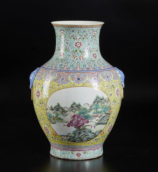 Arte Cinese : Scatola in porcellana con drago. Cina, dinastia Qing, periodo Qianlong o posteriore.  - Asta Asta 392 | ARTE ORIENTALE E ISLAMICA - ARTE AFRICANA, OCEANICA E DELLE AMERICHE - EAST AND SOUTH: ASIAN, ISLAMIC, INDIAN AND ETHNOGRAPIC ART Online - Associazione Nazionale - Case d'Asta italiane