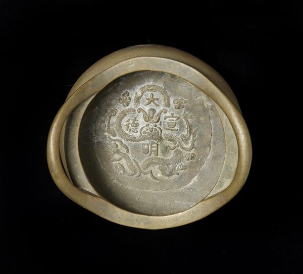 Arte Cinese : Due tegole con invetriatura sancai.Cina, dinasti Ming, XVII secolo.  - Asta Asta 392 | ARTE ORIENTALE E ISLAMICA - ARTE AFRICANA, OCEANICA E DELLE AMERICHE - EAST AND SOUTH: ASIAN, ISLAMIC, INDIAN AND ETHNOGRAPIC ART Online - Associazione Nazionale - Case d'Asta italiane