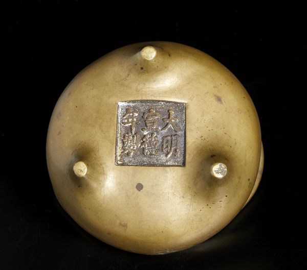 Arte Cinese : Due tegole con invetriatura sancai.Cina, dinasti Ming, XVII secolo.  - Asta Asta 392 | ARTE ORIENTALE E ISLAMICA - ARTE AFRICANA, OCEANICA E DELLE AMERICHE - EAST AND SOUTH: ASIAN, ISLAMIC, INDIAN AND ETHNOGRAPIC ART Online - Associazione Nazionale - Case d'Asta italiane