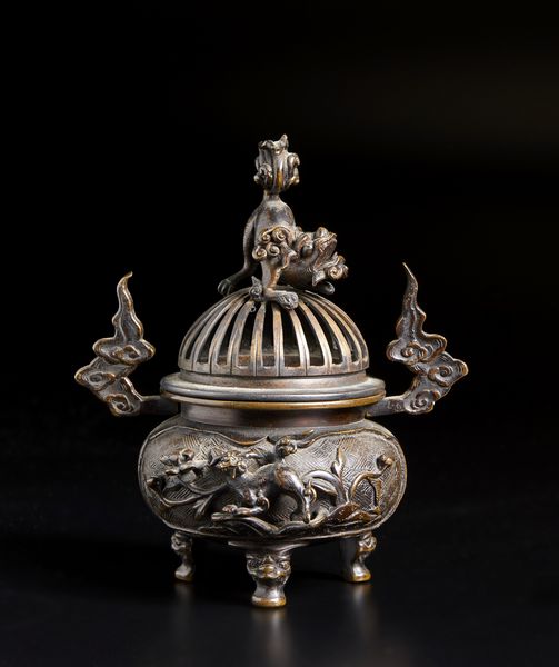 Arte Cinese : Tazza con decoro a fenici. Cina, dinastia Song, X secolo o posteriore  - Asta Asta 392 | ARTE ORIENTALE E ISLAMICA - ARTE AFRICANA, OCEANICA E DELLE AMERICHE - EAST AND SOUTH: ASIAN, ISLAMIC, INDIAN AND ETHNOGRAPIC ART Online - Associazione Nazionale - Case d'Asta italiane