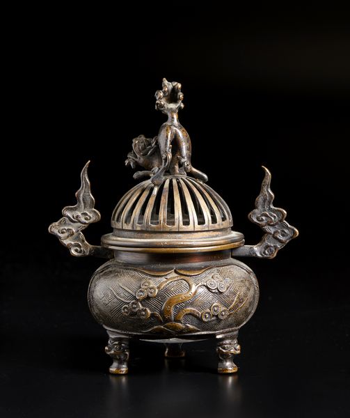 Arte Cinese : Tazza con decoro a fenici. Cina, dinastia Song, X secolo o posteriore  - Asta Asta 392 | ARTE ORIENTALE E ISLAMICA - ARTE AFRICANA, OCEANICA E DELLE AMERICHE - EAST AND SOUTH: ASIAN, ISLAMIC, INDIAN AND ETHNOGRAPIC ART Online - Associazione Nazionale - Case d'Asta italiane