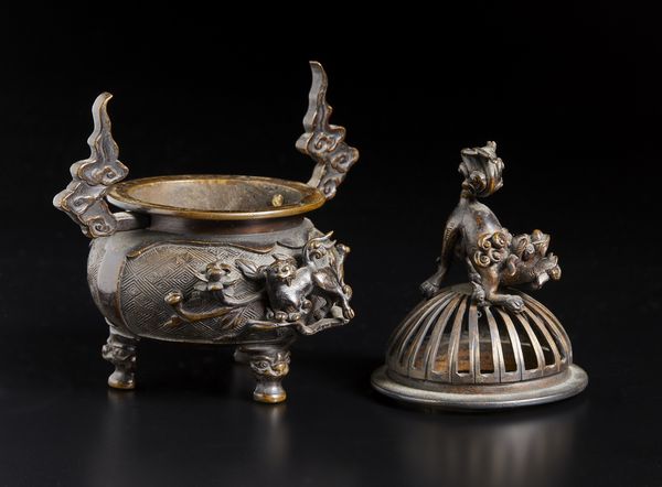 Arte Cinese : Tazza con decoro a fenici. Cina, dinastia Song, X secolo o posteriore  - Asta Asta 392 | ARTE ORIENTALE E ISLAMICA - ARTE AFRICANA, OCEANICA E DELLE AMERICHE - EAST AND SOUTH: ASIAN, ISLAMIC, INDIAN AND ETHNOGRAPIC ART Online - Associazione Nazionale - Case d'Asta italiane