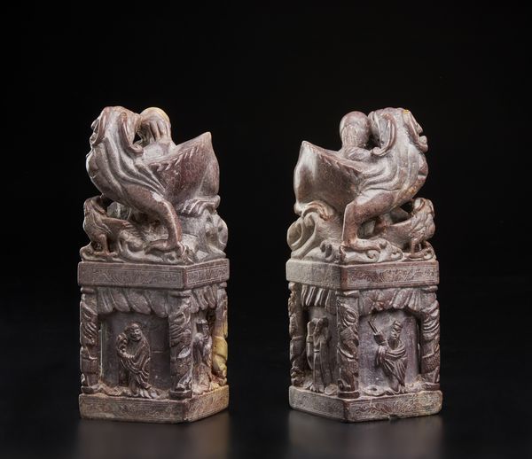 Arte Cinese : Piccolo piatto in porcellana. Cina, Qing, XIX secolo  - Asta Asta 392 | ARTE ORIENTALE E ISLAMICA - ARTE AFRICANA, OCEANICA E DELLE AMERICHE - EAST AND SOUTH: ASIAN, ISLAMIC, INDIAN AND ETHNOGRAPIC ART Online - Associazione Nazionale - Case d'Asta italiane