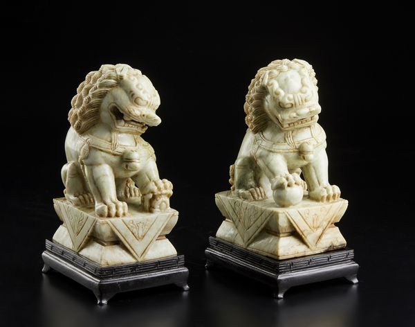 Arte Cinese : Piatto celadon Cina, Song (?), XII secolo  - Asta Asta 392 | ARTE ORIENTALE E ISLAMICA - ARTE AFRICANA, OCEANICA E DELLE AMERICHE - EAST AND SOUTH: ASIAN, ISLAMIC, INDIAN AND ETHNOGRAPIC ART Online - Associazione Nazionale - Case d'Asta italiane