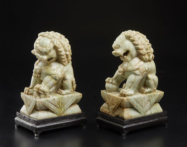 Arte Cinese : Piatto celadon Cina, Song (?), XII secolo  - Asta Asta 392 | ARTE ORIENTALE E ISLAMICA - ARTE AFRICANA, OCEANICA E DELLE AMERICHE - EAST AND SOUTH: ASIAN, ISLAMIC, INDIAN AND ETHNOGRAPIC ART Online - Associazione Nazionale - Case d'Asta italiane