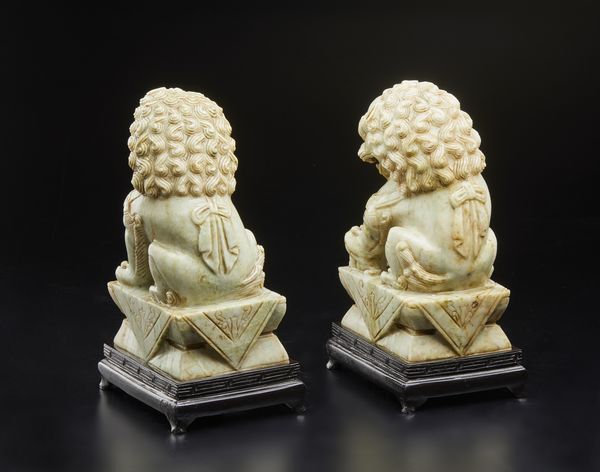 Arte Cinese : Piatto celadon Cina, Song (?), XII secolo  - Asta Asta 392 | ARTE ORIENTALE E ISLAMICA - ARTE AFRICANA, OCEANICA E DELLE AMERICHE - EAST AND SOUTH: ASIAN, ISLAMIC, INDIAN AND ETHNOGRAPIC ART Online - Associazione Nazionale - Case d'Asta italiane