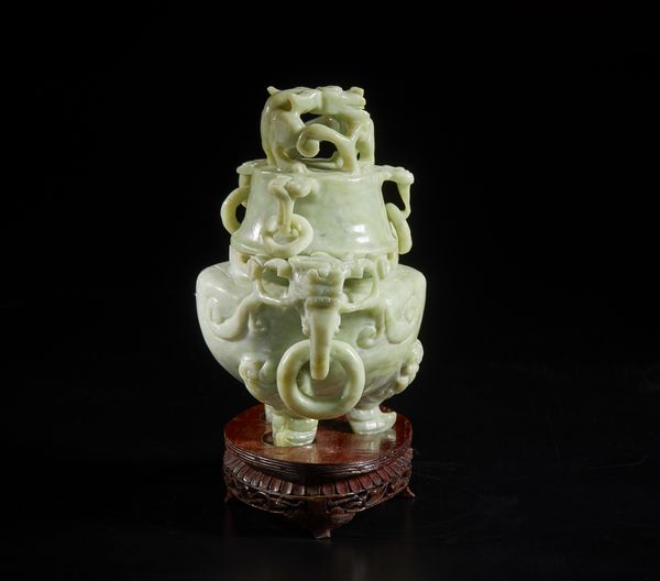 Arte Cinese : Coppia di vasi con decorazione figurativa.Cina, dinastia Qing, XIX secolo.  - Asta Asta 392 | ARTE ORIENTALE E ISLAMICA - ARTE AFRICANA, OCEANICA E DELLE AMERICHE - EAST AND SOUTH: ASIAN, ISLAMIC, INDIAN AND ETHNOGRAPIC ART Online - Associazione Nazionale - Case d'Asta italiane