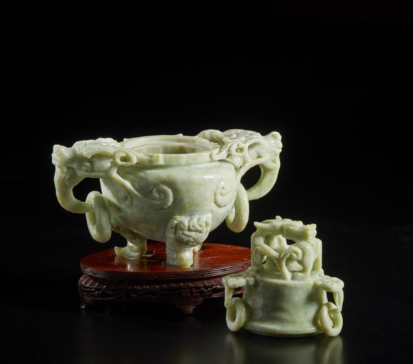 Arte Cinese : Coppia di vasi con decorazione figurativa.Cina, dinastia Qing, XIX secolo.  - Asta Asta 392 | ARTE ORIENTALE E ISLAMICA - ARTE AFRICANA, OCEANICA E DELLE AMERICHE - EAST AND SOUTH: ASIAN, ISLAMIC, INDIAN AND ETHNOGRAPIC ART Online - Associazione Nazionale - Case d'Asta italiane