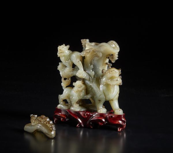 Arte Cinese : Grande potiche in porcellana Canton Cina, tardo XIX secolo  - Asta Asta 392 | ARTE ORIENTALE E ISLAMICA - ARTE AFRICANA, OCEANICA E DELLE AMERICHE - EAST AND SOUTH: ASIAN, ISLAMIC, INDIAN AND ETHNOGRAPIC ART Online - Associazione Nazionale - Case d'Asta italiane