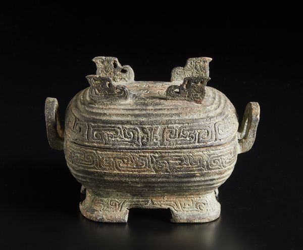 Arte Cinese : Contenitore rituale Hu in bronzoCina, dinastia Qing, XIX secolo  - Asta Asta 392 | ARTE ORIENTALE E ISLAMICA - ARTE AFRICANA, OCEANICA E DELLE AMERICHE - EAST AND SOUTH: ASIAN, ISLAMIC, INDIAN AND ETHNOGRAPIC ART Online - Associazione Nazionale - Case d'Asta italiane