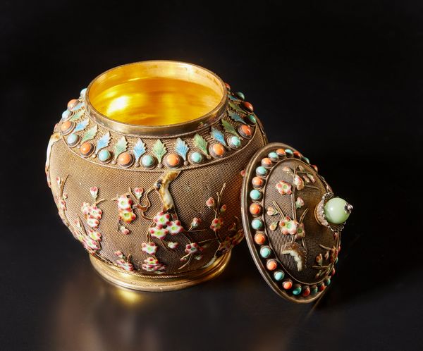 Arte Cinese : Tazza monocroma lilla Cina, dinastia Qing, XIX secolo  - Asta Asta 392 | ARTE ORIENTALE E ISLAMICA - ARTE AFRICANA, OCEANICA E DELLE AMERICHE - EAST AND SOUTH: ASIAN, ISLAMIC, INDIAN AND ETHNOGRAPIC ART Online - Associazione Nazionale - Case d'Asta italiane