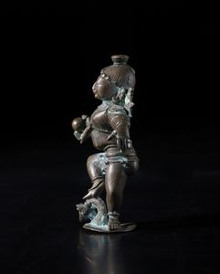 Arte Cinese : Figura in bronzo raffigurante Maitreya  Cina, periodo Ming (?), XVI-XVII secolo  - Asta Asta 392 | ARTE ORIENTALE E ISLAMICA - ARTE AFRICANA, OCEANICA E DELLE AMERICHE - EAST AND SOUTH: ASIAN, ISLAMIC, INDIAN AND ETHNOGRAPIC ART Online - Associazione Nazionale - Case d'Asta italiane