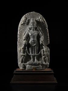 Arte Cinese : Scultura in bronzo dorato raffigurante Avalokitesvara. Cina, dinastia Ming. XVI secolo.  - Asta Asta 392 | ARTE ORIENTALE E ISLAMICA - ARTE AFRICANA, OCEANICA E DELLE AMERICHE - EAST AND SOUTH: ASIAN, ISLAMIC, INDIAN AND ETHNOGRAPIC ART Online - Associazione Nazionale - Case d'Asta italiane