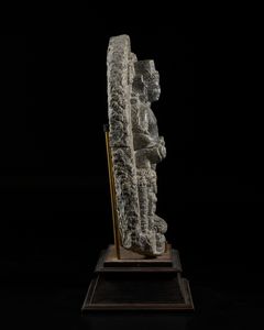 Arte Cinese : Scultura in bronzo dorato raffigurante Avalokitesvara. Cina, dinastia Ming. XVI secolo.  - Asta Asta 392 | ARTE ORIENTALE E ISLAMICA - ARTE AFRICANA, OCEANICA E DELLE AMERICHE - EAST AND SOUTH: ASIAN, ISLAMIC, INDIAN AND ETHNOGRAPIC ART Online - Associazione Nazionale - Case d'Asta italiane