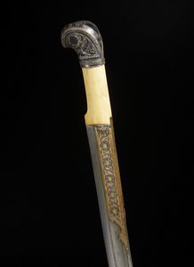 Arte Cinese : Ventaglio entro scatola laccata Cina, dinastia Qing, XIX secolo  - Asta Asta 392 | ARTE ORIENTALE E ISLAMICA - ARTE AFRICANA, OCEANICA E DELLE AMERICHE - EAST AND SOUTH: ASIAN, ISLAMIC, INDIAN AND ETHNOGRAPIC ART Online - Associazione Nazionale - Case d'Asta italiane