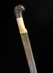 Arte Cinese : Ventaglio entro scatola laccata Cina, dinastia Qing, XIX secolo  - Asta Asta 392 | ARTE ORIENTALE E ISLAMICA - ARTE AFRICANA, OCEANICA E DELLE AMERICHE - EAST AND SOUTH: ASIAN, ISLAMIC, INDIAN AND ETHNOGRAPIC ART Online - Associazione Nazionale - Case d'Asta italiane