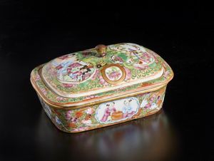 Arte Cinese : Grande giara bianco/bluCina, dinastia Ming, XVI secolo o posteriore  - Asta Asta 392 | ARTE ORIENTALE E ISLAMICA - ARTE AFRICANA, OCEANICA E DELLE AMERICHE - EAST AND SOUTH: ASIAN, ISLAMIC, INDIAN AND ETHNOGRAPIC ART Online - Associazione Nazionale - Case d'Asta italiane