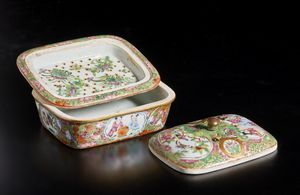 Arte Cinese : Grande giara bianco/bluCina, dinastia Ming, XVI secolo o posteriore  - Asta Asta 392 | ARTE ORIENTALE E ISLAMICA - ARTE AFRICANA, OCEANICA E DELLE AMERICHE - EAST AND SOUTH: ASIAN, ISLAMIC, INDIAN AND ETHNOGRAPIC ART Online - Associazione Nazionale - Case d'Asta italiane