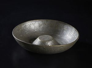 Arte Cinese : Due piastre metalliche sbalzateCina, Cultura Ordos  - Asta Asta 392 | ARTE ORIENTALE E ISLAMICA - ARTE AFRICANA, OCEANICA E DELLE AMERICHE - EAST AND SOUTH: ASIAN, ISLAMIC, INDIAN AND ETHNOGRAPIC ART Online - Associazione Nazionale - Case d'Asta italiane