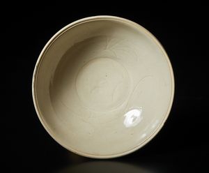 Arte Cinese : Testa femminile in pietra arenaria policroma. Cina, dinastia Tang  - Asta Asta 392 | ARTE ORIENTALE E ISLAMICA - ARTE AFRICANA, OCEANICA E DELLE AMERICHE - EAST AND SOUTH: ASIAN, ISLAMIC, INDIAN AND ETHNOGRAPIC ART Online - Associazione Nazionale - Case d'Asta italiane