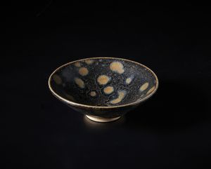 Arte Cinese : Grande tronco intagliatoCina,  inizio XX secolo  - Asta Asta 392 | ARTE ORIENTALE E ISLAMICA - ARTE AFRICANA, OCEANICA E DELLE AMERICHE - EAST AND SOUTH: ASIAN, ISLAMIC, INDIAN AND ETHNOGRAPIC ART Online - Associazione Nazionale - Case d'Asta italiane