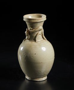 Arte Himalayana : Strumento cerimoniale in cornoTibet, XIX secolo  - Asta Asta 392 | ARTE ORIENTALE E ISLAMICA - ARTE AFRICANA, OCEANICA E DELLE AMERICHE - EAST AND SOUTH: ASIAN, ISLAMIC, INDIAN AND ETHNOGRAPIC ART Online - Associazione Nazionale - Case d'Asta italiane