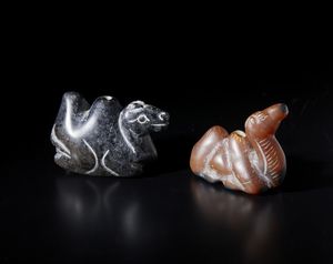 Arte Islamica - Tre vasi a bottiglia in ceramica con decorazione floreale Iran, XIX - XX secolo