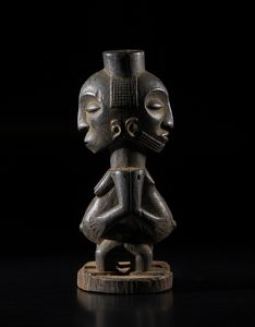 Arte Himalayana : Copertina di libro in legno intagliato Tibet, XVII secolo  - Asta Asta 392 | ARTE ORIENTALE E ISLAMICA - ARTE AFRICANA, OCEANICA E DELLE AMERICHE - EAST AND SOUTH: ASIAN, ISLAMIC, INDIAN AND ETHNOGRAPIC ART Online - Associazione Nazionale - Case d'Asta italiane