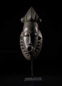 Arte Himalayana : Gau circolare in rame e argentoTibet, XIX secolo  - Asta Asta 392 | ARTE ORIENTALE E ISLAMICA - ARTE AFRICANA, OCEANICA E DELLE AMERICHE - EAST AND SOUTH: ASIAN, ISLAMIC, INDIAN AND ETHNOGRAPIC ART Online - Associazione Nazionale - Case d'Asta italiane