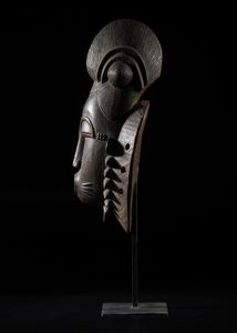 Arte Himalayana : Gau circolare in rame e argentoTibet, XIX secolo  - Asta Asta 392 | ARTE ORIENTALE E ISLAMICA - ARTE AFRICANA, OCEANICA E DELLE AMERICHE - EAST AND SOUTH: ASIAN, ISLAMIC, INDIAN AND ETHNOGRAPIC ART Online - Associazione Nazionale - Case d'Asta italiane