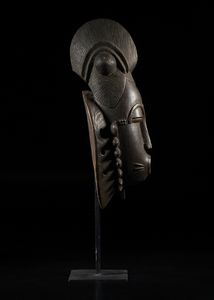 Arte Himalayana : Gau circolare in rame e argentoTibet, XIX secolo  - Asta Asta 392 | ARTE ORIENTALE E ISLAMICA - ARTE AFRICANA, OCEANICA E DELLE AMERICHE - EAST AND SOUTH: ASIAN, ISLAMIC, INDIAN AND ETHNOGRAPIC ART Online - Associazione Nazionale - Case d'Asta italiane