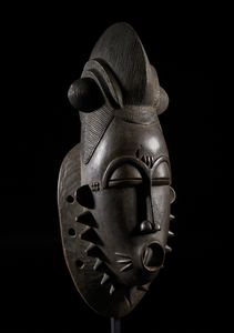 Arte Himalayana : Gau circolare in rame e argentoTibet, XIX secolo  - Asta Asta 392 | ARTE ORIENTALE E ISLAMICA - ARTE AFRICANA, OCEANICA E DELLE AMERICHE - EAST AND SOUTH: ASIAN, ISLAMIC, INDIAN AND ETHNOGRAPIC ART Online - Associazione Nazionale - Case d'Asta italiane