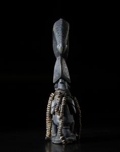 Arte Islamica : Ciotola da divinazione in ottoneIndia, XIX secolo  - Asta Asta 392 | ARTE ORIENTALE E ISLAMICA - ARTE AFRICANA, OCEANICA E DELLE AMERICHE - EAST AND SOUTH: ASIAN, ISLAMIC, INDIAN AND ETHNOGRAPIC ART Online - Associazione Nazionale - Case d'Asta italiane