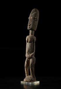 Arte Islamica : Grande caraffa in rame inciso Kashmir, XIX secolo  - Asta Asta 392 | ARTE ORIENTALE E ISLAMICA - ARTE AFRICANA, OCEANICA E DELLE AMERICHE - EAST AND SOUTH: ASIAN, ISLAMIC, INDIAN AND ETHNOGRAPIC ART Online - Associazione Nazionale - Case d'Asta italiane