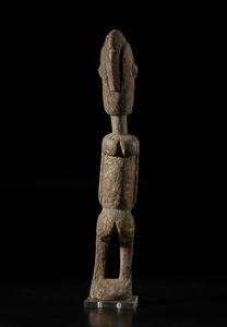 Arte Islamica : Grande caraffa in rame inciso Kashmir, XIX secolo  - Asta Asta 392 | ARTE ORIENTALE E ISLAMICA - ARTE AFRICANA, OCEANICA E DELLE AMERICHE - EAST AND SOUTH: ASIAN, ISLAMIC, INDIAN AND ETHNOGRAPIC ART Online - Associazione Nazionale - Case d'Asta italiane