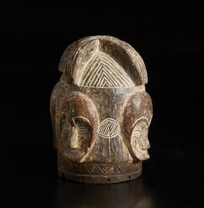 Arte Islamica : Tappeto a preghieraTurchia, Anatolia, 1940-1950  - Asta Asta 392 | ARTE ORIENTALE E ISLAMICA - ARTE AFRICANA, OCEANICA E DELLE AMERICHE - EAST AND SOUTH: ASIAN, ISLAMIC, INDIAN AND ETHNOGRAPIC ART Online - Associazione Nazionale - Case d'Asta italiane