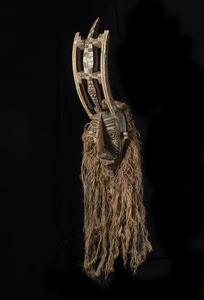 . : Piccola tazza in cristallo di Rocca Europa, XX secolo  - Asta Asta 392 | ARTE ORIENTALE E ISLAMICA - ARTE AFRICANA, OCEANICA E DELLE AMERICHE - EAST AND SOUTH: ASIAN, ISLAMIC, INDIAN AND ETHNOGRAPIC ART Online - Associazione Nazionale - Case d'Asta italiane