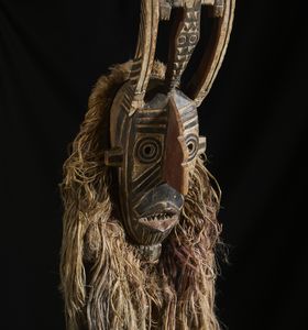 . : Piccola tazza in cristallo di Rocca Europa, XX secolo  - Asta Asta 392 | ARTE ORIENTALE E ISLAMICA - ARTE AFRICANA, OCEANICA E DELLE AMERICHE - EAST AND SOUTH: ASIAN, ISLAMIC, INDIAN AND ETHNOGRAPIC ART Online - Associazione Nazionale - Case d'Asta italiane