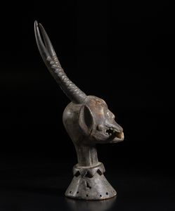 . : Due piccoli soprammobili in coralloItalia, XX secolo  - Asta Asta 392 | ARTE ORIENTALE E ISLAMICA - ARTE AFRICANA, OCEANICA E DELLE AMERICHE - EAST AND SOUTH: ASIAN, ISLAMIC, INDIAN AND ETHNOGRAPIC ART Online - Associazione Nazionale - Case d'Asta italiane