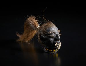 Arte africana - Costa d'Avorio/ Liberia, Guer�/W�.Scultura/maschera in legno e caolino. Segni d'uso.